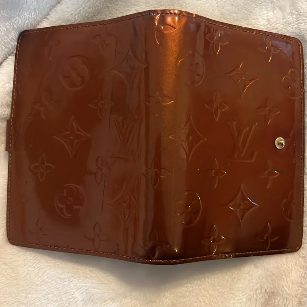 Authentic Louis Vuitton Vernis Agenda - Picture 6 of 13